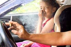 Tác hại của việc hút thuốc lá trong xe ô tô và cách khử mùi thuốc lá trên xe ô tô